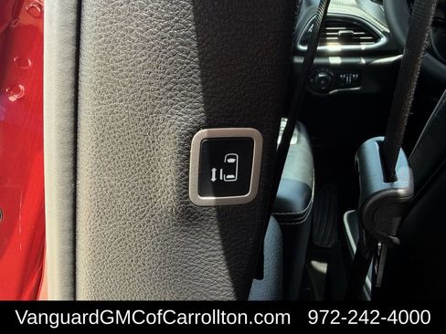 Used 2025 Chrysler Pacifica Limited FWD image 31