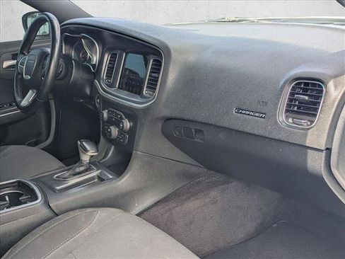 Used 2017 Dodge Charger SXT RWD image 19