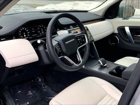 Used 2025 Land Rover Discovery Sport S image 16