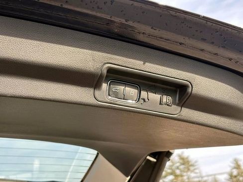 Used 2025 Ford Explorer Platinum w/ Ultimate Package image 16