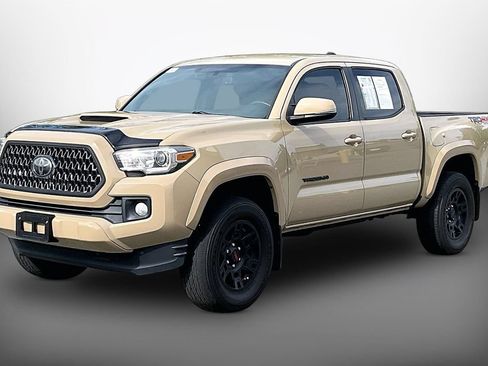 Used 2017 Toyota Tacoma TRD Sport w/ Tow Package (A/T) AWD/4WD image 4