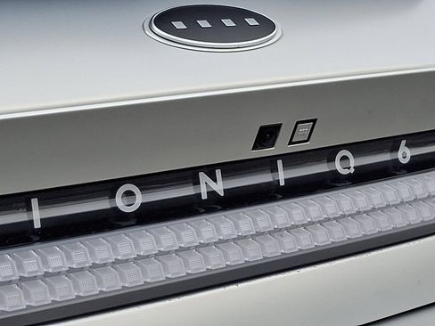 Used 2024 Hyundai Ioniq 6 SEL image 31