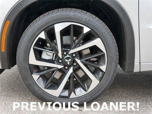 Used 2025 Mitsubishi Outlander SEL image 9