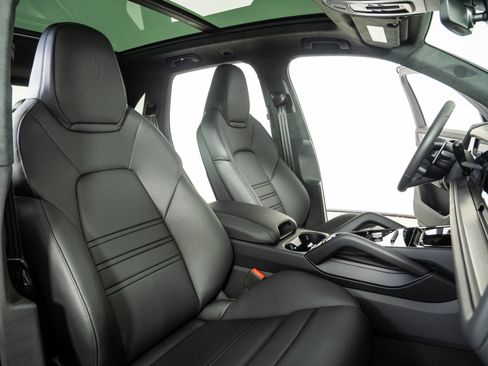 New 2026 Porsche Cayenne GTS AWD/4WD image 24