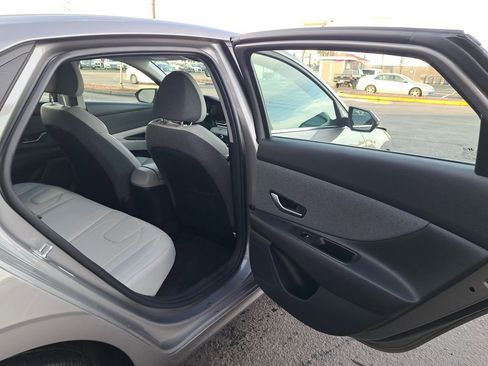 Used 2022 Hyundai Elantra Limited w/ Cargo Package image 15