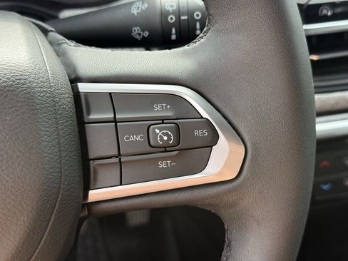 Used 2023 Jeep Compass Latitude w/ Convenience Group image 16