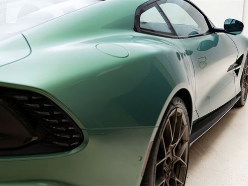 Used 2025 Aston Martin Vanquish image 16
