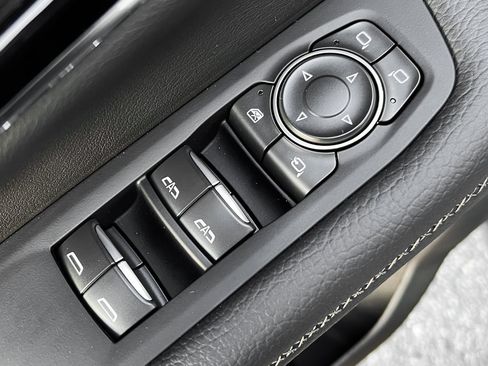 Used 2025 GMC Yukon Denali image 30