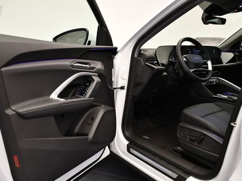 Used 2025 Audi Q5 Premium w/ Convenience Package image 36