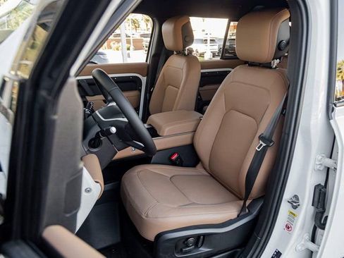 New 2026 Land Rover Defender 110 X-Dynamic SE image 13