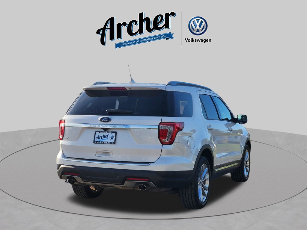 Used 2018 Ford Explorer XLT w/ Equipment Group 202A FWD image 4
