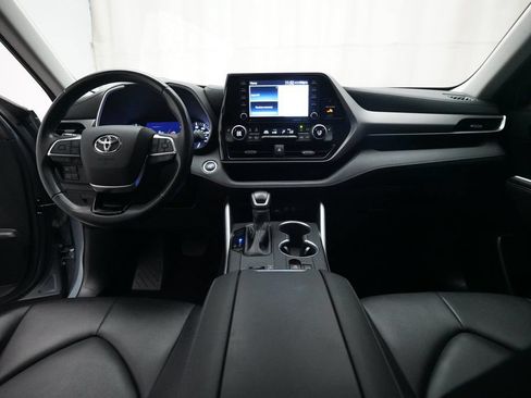 Used 2020 Toyota Highlander XLE FWD image 5