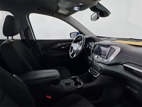 Used 2024 GMC Terrain SLE image 10