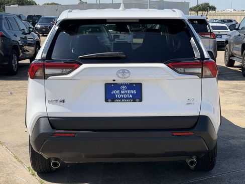 Used 2025 Toyota RAV4 LE AWD/4WD image 8