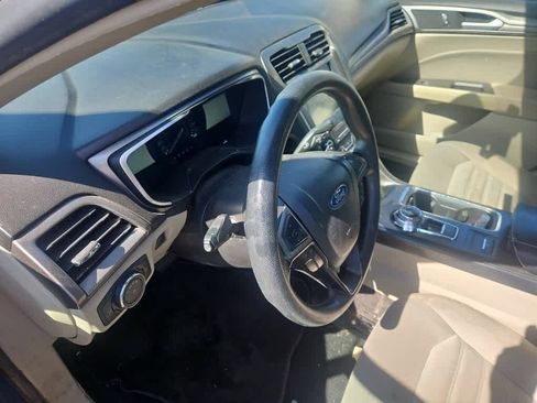 Used 2019 Ford Fusion SE FWD image 9