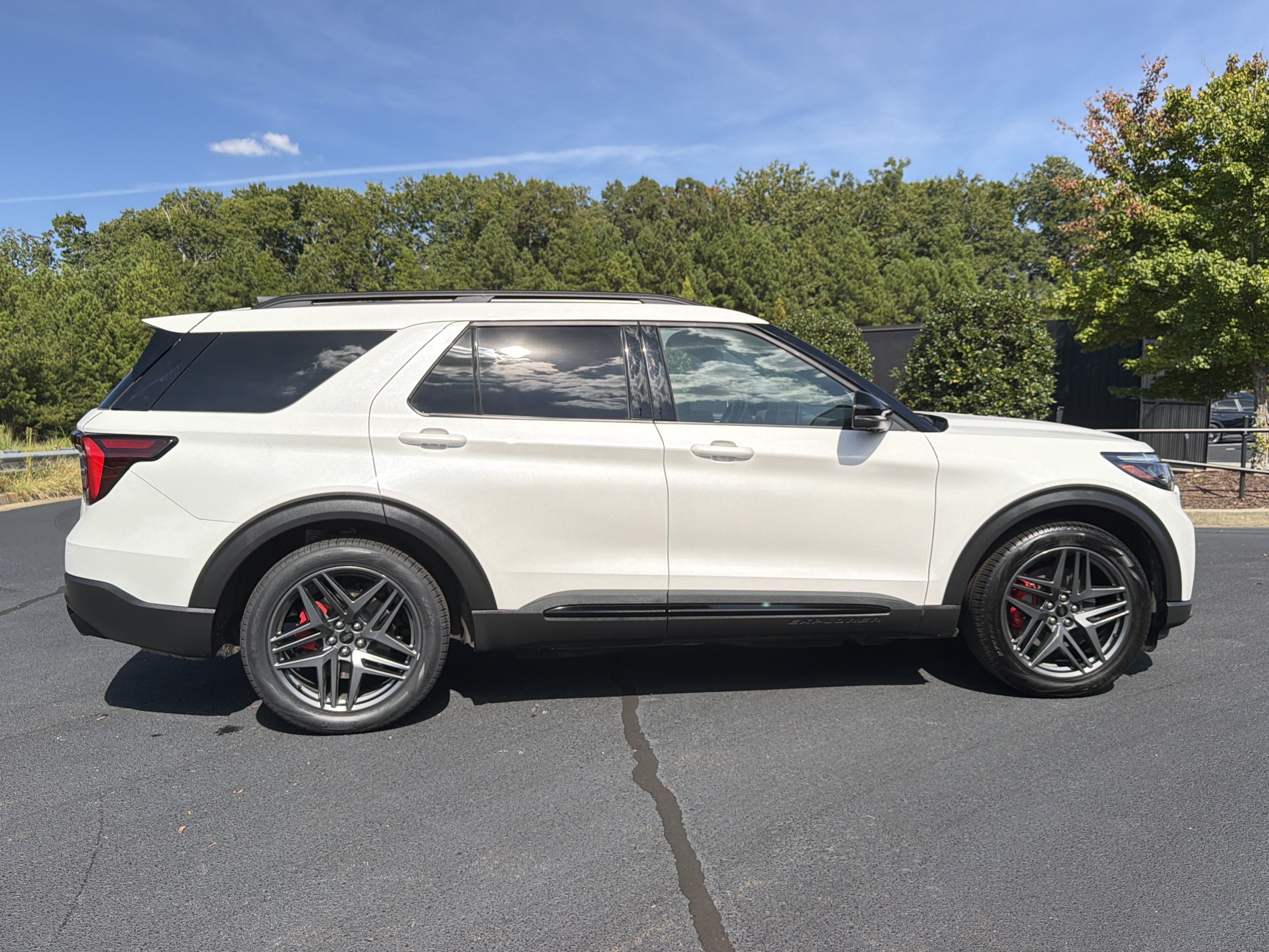Used 2025 Ford Explorer ST w/ Sun And Sound Package AWD/4WD image 5