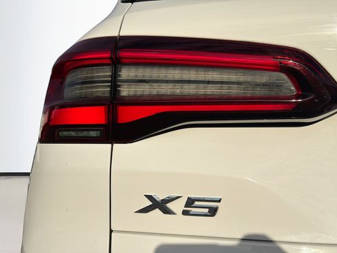 Used 2022 BMW X5 xDrive45e w/ Luxury Seating Package image 10