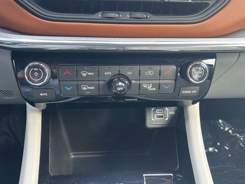 Used 2022 Jeep Compass Limited w/ Mopar Graphics Package image 20