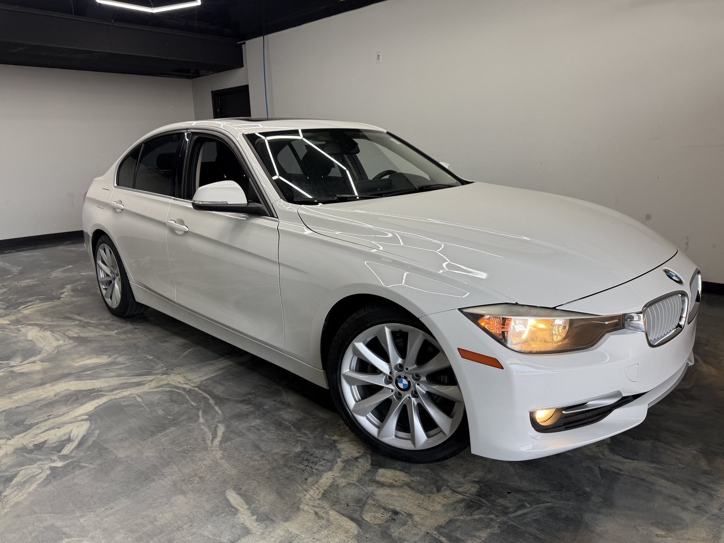 Used 2014 BMW 320i xDrive Sedan AWD/4WD image 5