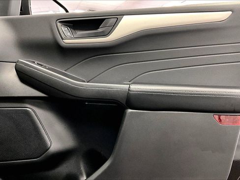 Used 2022 Ford Escape SE w/ SE Sport Appearance Package image 23