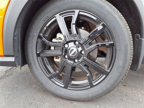 Used 2024 Nissan Kicks SR w/ SR Premium Package image 32