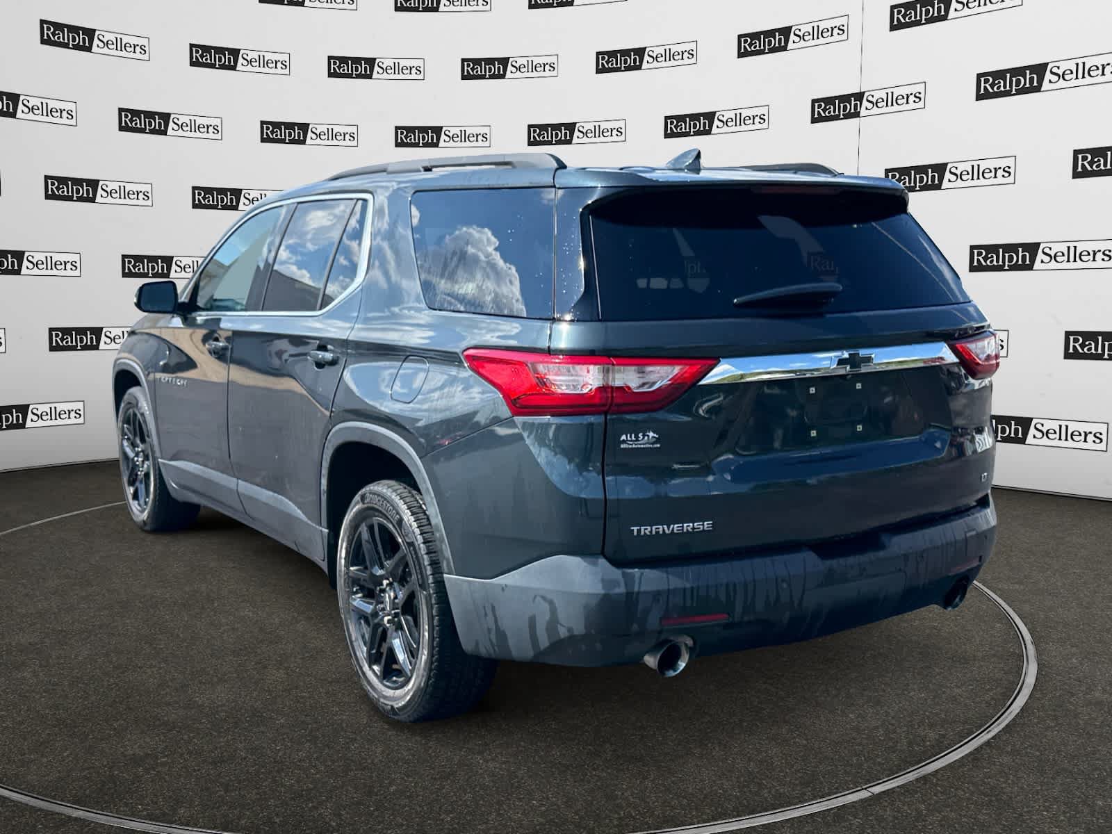 Used 2020 Chevrolet Traverse LT FWD image 4