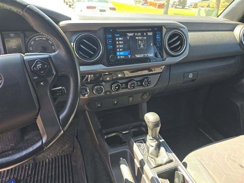 Used 2016 Toyota Tacoma TRD Off-Road w/ Towing Package AWD/4WD image 5
