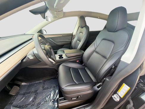 Used 2024 Tesla Model Y Long Range AWD/4WD image 13