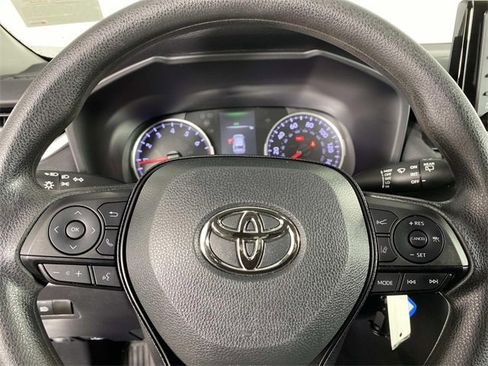 Used 2022 Toyota RAV4 LE image 15