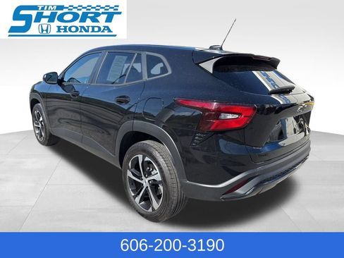 Used 2024 Chevrolet Trax RS w/ Driver Confidence Package FWD image 8
