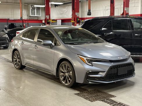 Used 2026 Toyota Corolla SE image 2