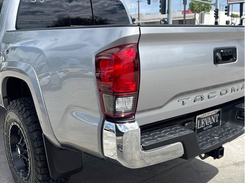 Used 2018 Toyota Tacoma SR5 RWD image 12