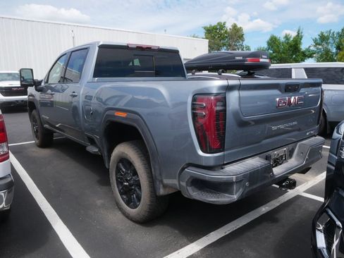 Used 2024 GMC Sierra 2500 AT4 w/ AT4 Preferred Package AWD/4WD image 5