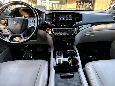 Used 2019 Honda Pilot Touring image 11
