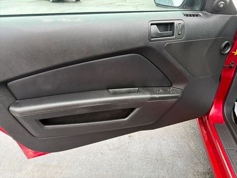 Used 2013 Ford Mustang 2dr Conv V6 image 6