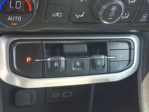 Used 2021 GMC Acadia SLT AWD/4WD image 16