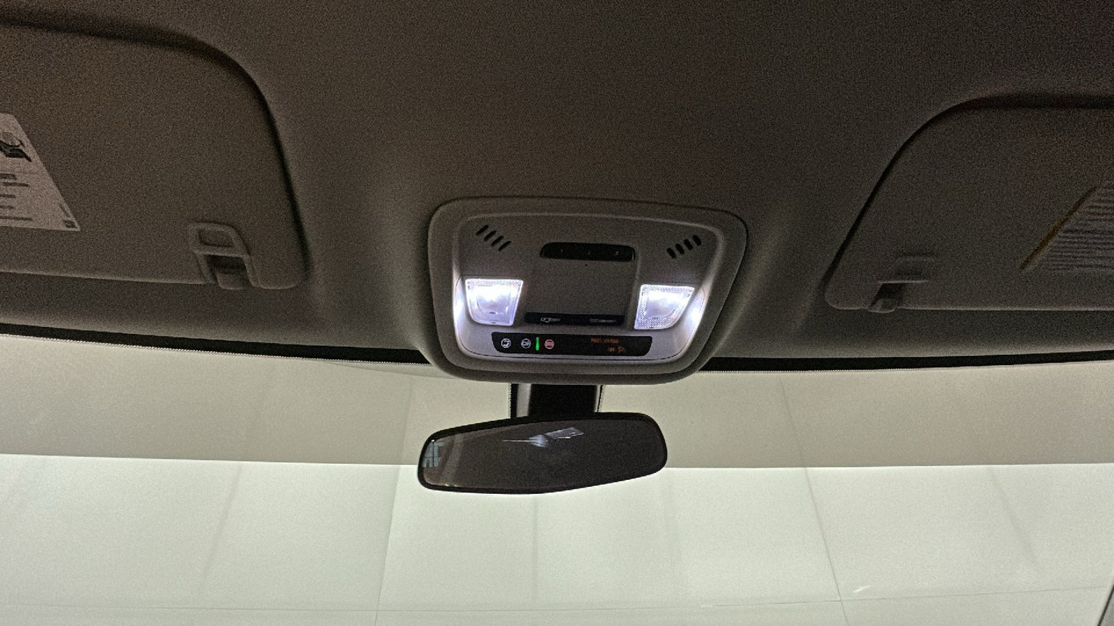 Used 2021 Chevrolet Traverse LT FWD image 30