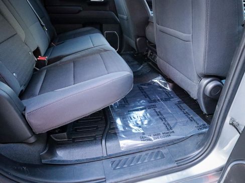 Used 2023 GMC Sierra 1500 SLE image 28