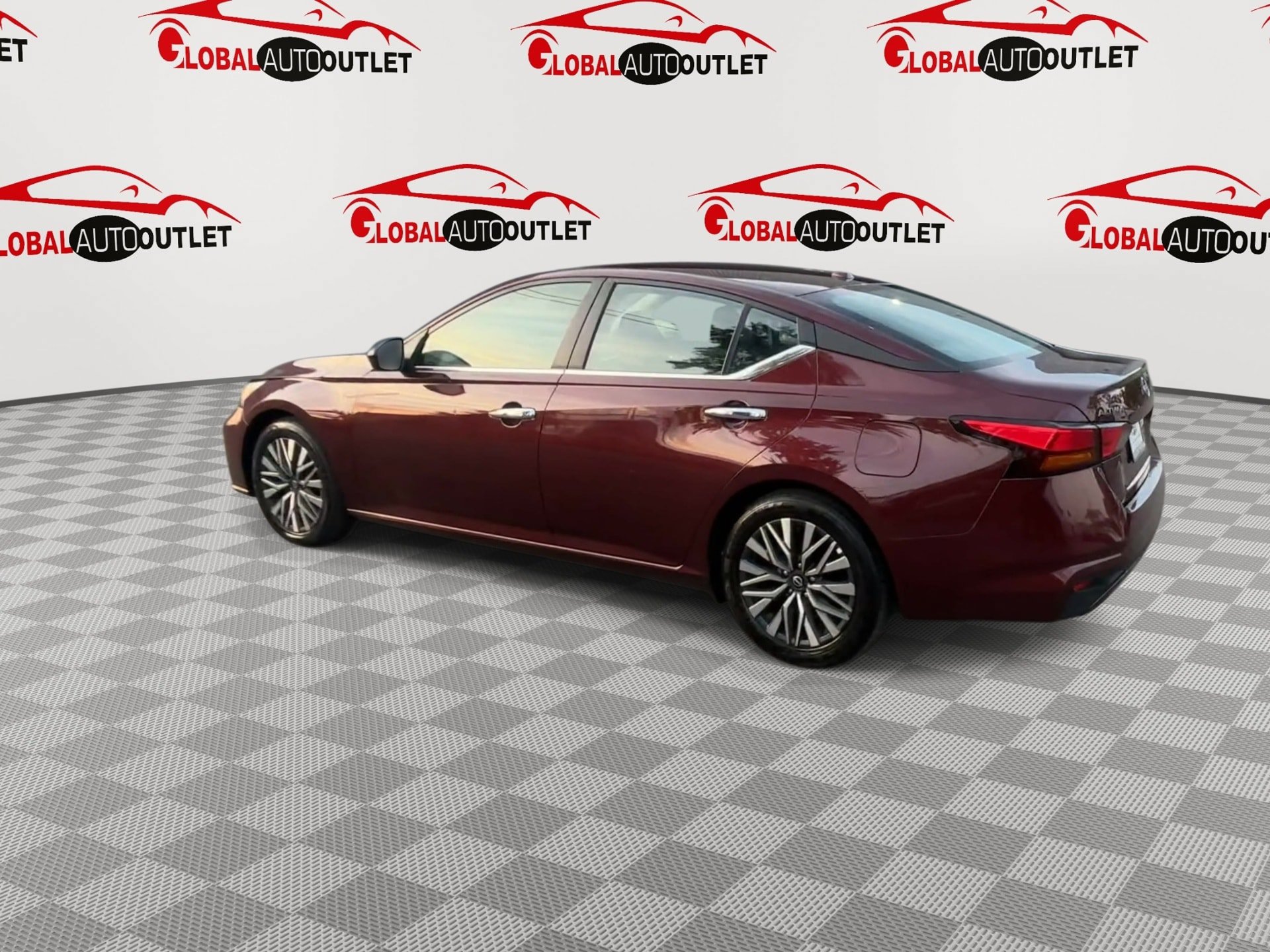 Used 2025 Nissan Altima 2.5 SV FWD image 5