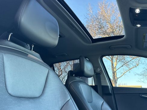 Used 2023 Kia Niro SX Touring image 14