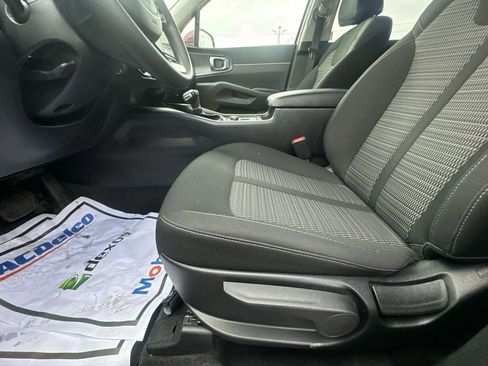 Used 2025 Kia Sorento LX image 12