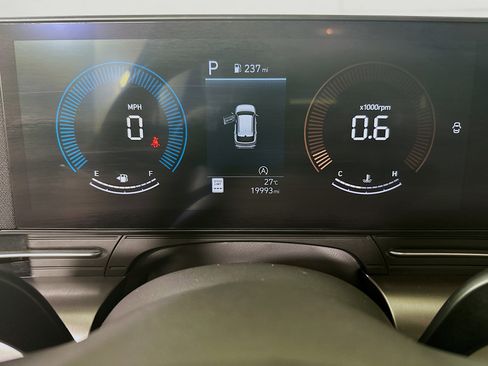 Used 2025 Hyundai Kona SE FWD image 19