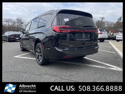 New 2026 Chrysler Pacifica Limited image 3