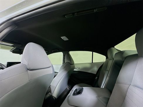 Used 2025 Toyota Corolla SE image 13