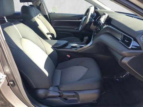 Used 2021 Toyota Camry LE w/ Convenience Package image 19