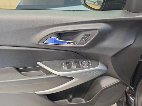 Used 2024 Chevrolet Trax LS w/ LS Convenience Package FWD image 17