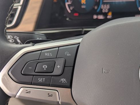 Used 2025 Volkswagen Atlas SE image 27