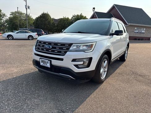 Used 2016 Ford Explorer XLT w/ Equipment Group 201A AWD/4WD image 11