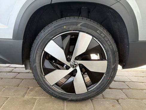 Certified 2024 Volkswagen Taos S AWD/4WD image 41