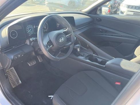 Used 2025 Hyundai Elantra SEL FWD image 18